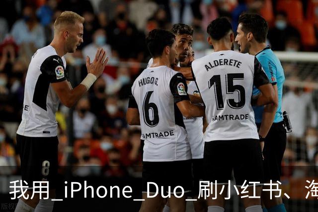 我用 iPhone Duo 刷小红书、淘宝、飞书，发现作用不只是装「阔」